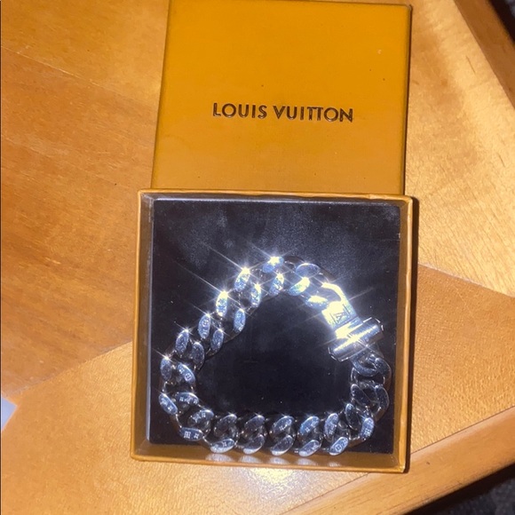 Authentic mint Louis Vuitton engraved Bracelet - Picture 3 of 9